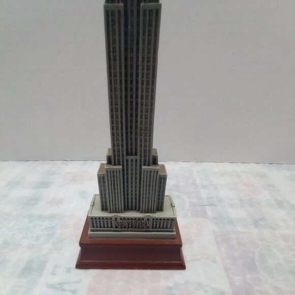 Empire State Building Miniature Model – Iconic NYC Decor - Picture 6 of 8